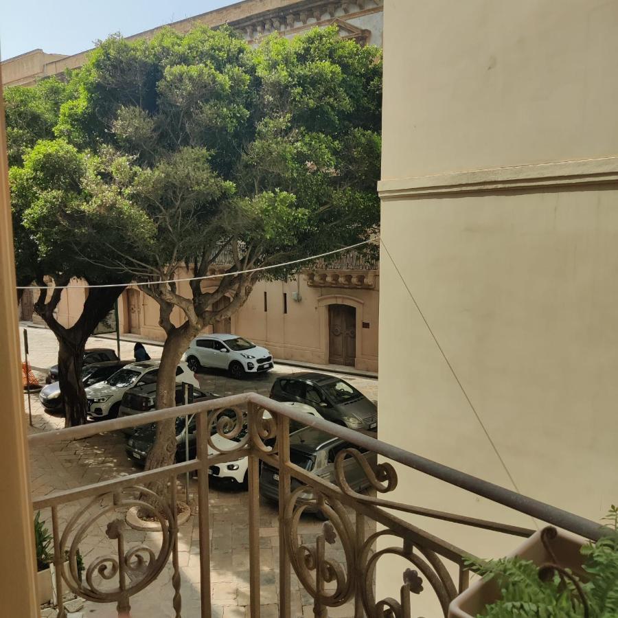 Carlo'S Rooms Trapani Exterior photo